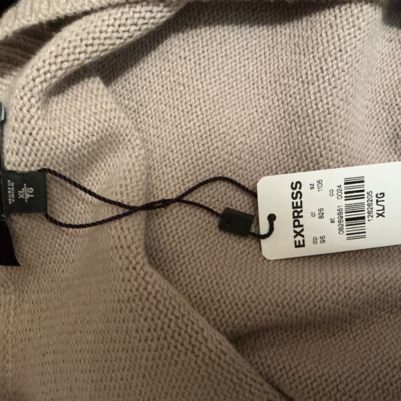 Express women sweater with tags size xl - Picture 3 of 9
